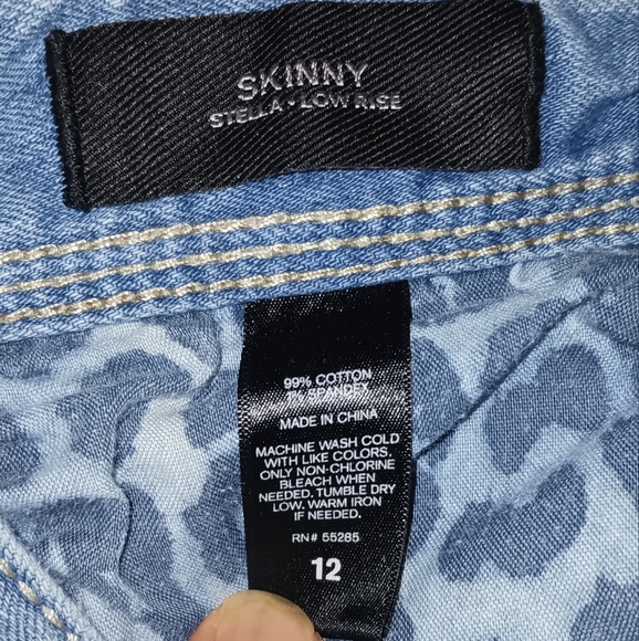 Women's Express jean capris - Picture 7 of 7